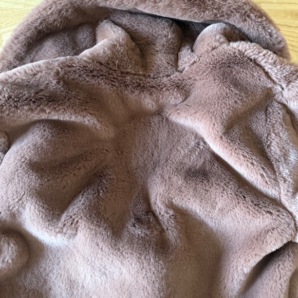 Abercrombie Faux Fur Jacket - Picture 4 of 4